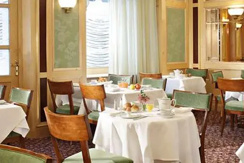 Rochester Champs Elysees in Parijs — foto 6