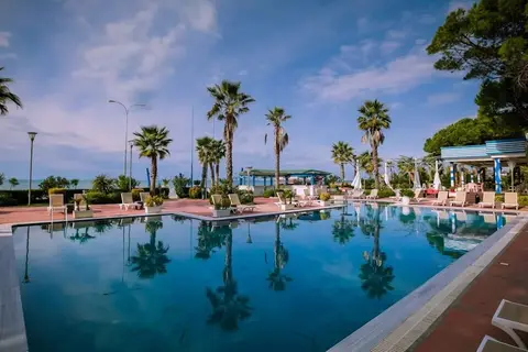 Fafa Beach Hotel in Golem — foto 7