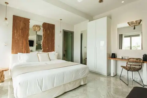 Blue Carpet Luxury Suites in Πευκοχώρι — foto 5