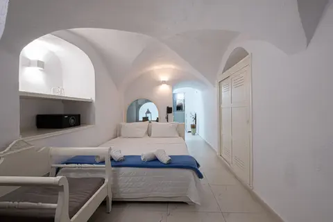 Loucas On The Cliff in Φηρά Θήρας — foto 11
