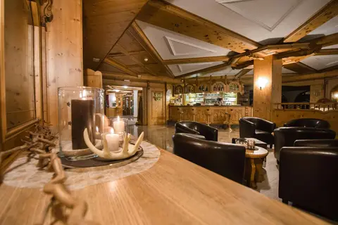 Tevini Dolomites Charming Hotel in Commezzadura — foto 106
