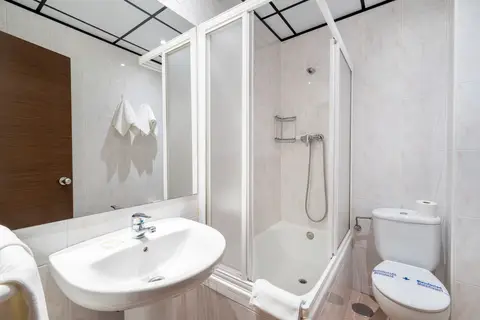 Hostal Ballesta in Madrid — foto 19