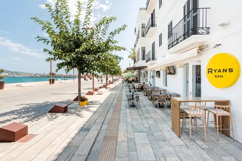 Ryans La Marina in Ibiza-Stad — foto 4