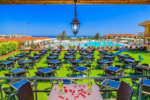 Riverside Garden Resort in Alsancak — foto 16
