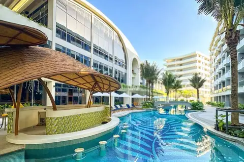 La Green Hotel & Residence in ตำบลเชิงทะเล