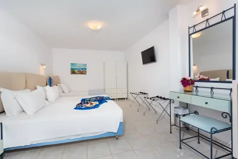 Pyrgaki Hotel in Παροικιά — foto 24