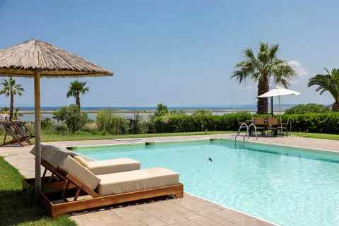 Flamingo View Suites & Villas in Νέα Ποτίδαια Νέων Μουδανιών Χαλκιδικής — foto 2