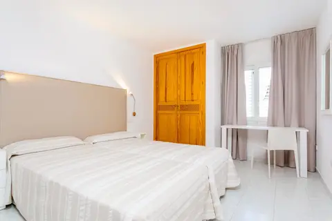 Duquesa Playa in Santa Eulària des Riu — foto 11