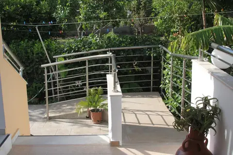 Paul's Garden Studios in Charaki, foto 21