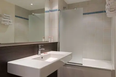 Hotel Paris Louis Blanc Gare du Nord in Parijs — foto 23