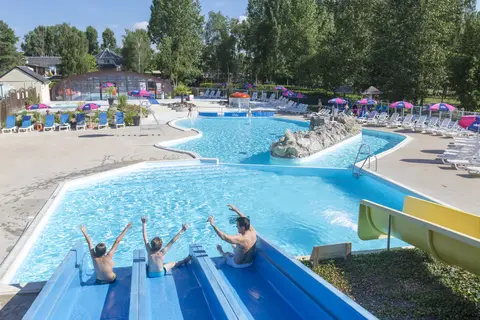 Camping Domaine De Dugny in Veuzain-sur-Loire — foto 2