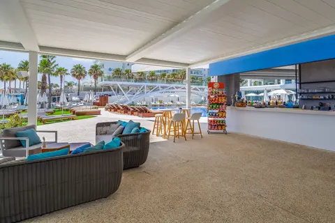 Flamingo Paradise Beach Hotel in Παραλίμνι — foto 18