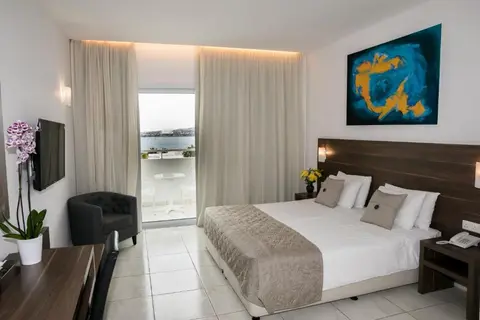 Theo Sunset Bay Hotel in Paphos — foto 12