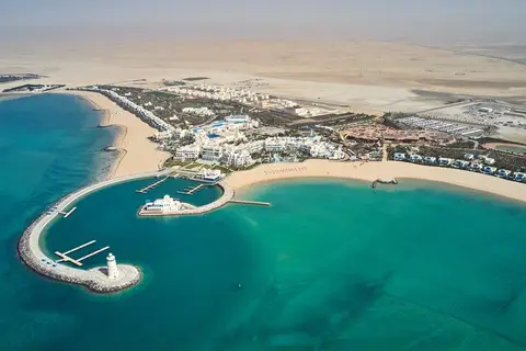 Hilton Salwa Beach Resort & Villas in أبو سمرة — foto 7