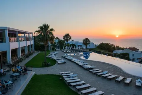 Theo Sunset Bay Hotel in Paphos — foto 6
