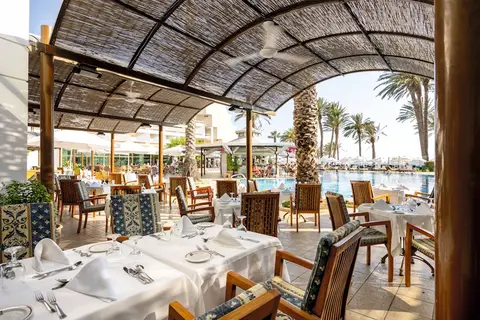 Constantinou Bros Pioneer Beach Hotel in Paphos — foto 18