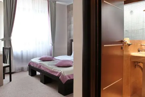Garni Hotel Vozarev in Belgrado — foto 4