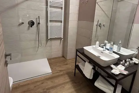 Hotel Regina Del Garda Suite in Toscolano Maderno — foto 16