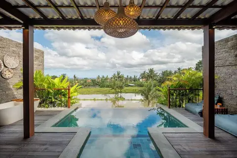 Emana Akatara in Tampaksiring