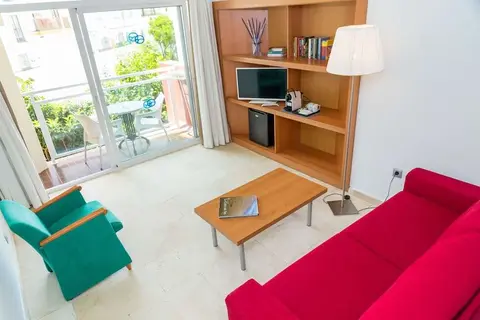 Alua Sun Lago Rojo in Torremolinos — foto 17