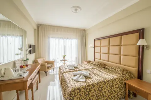 Tsokkos Gardens Hotel in Παραλίμνι — foto 13