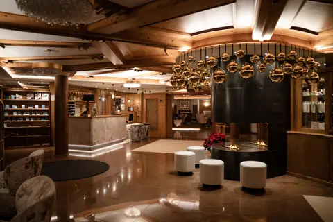 Tevini Dolomites Charming Hotel in Commezzadura — foto 13