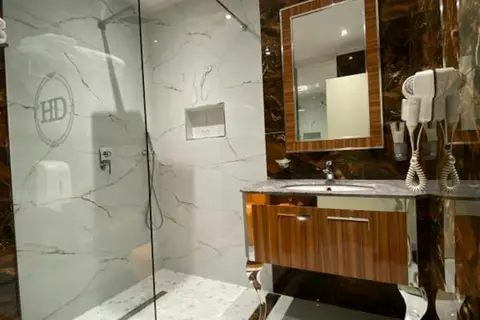 Hotel Deluxe in Tirana — foto 30