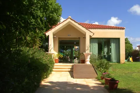 Mandalena Hotel Apartments in Παραλίμνι — foto 5