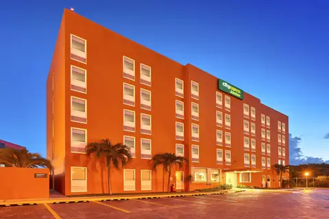 City Express Plus by Marriott Cancún Aeropuerto Riviera in Cancún