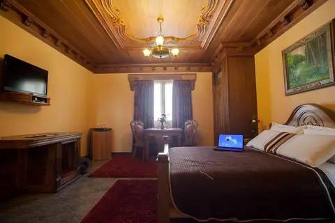 Brilant Antik Hotel in Tirana — foto 4