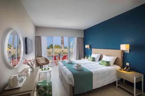 Leonardo Laura Beach & Splash Resort in Paphos — foto 25