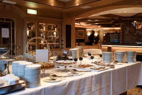 Tevini Dolomites Charming Hotel in Commezzadura — foto 10