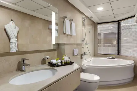 Ramada Hotel & Suites by Wyndham Ajman in إمارة عجمان — foto 11
