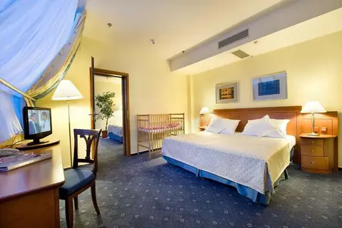 Ramada by Wyndham Airport Prague in Praag