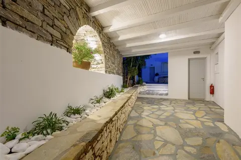 Manos in Νάουσα — foto 18