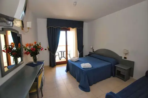 Scoglio del Leone in Zambrone, foto 3