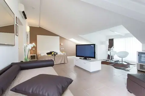Color Mokambo Shore Design Hotel in Cesenatico — foto 27