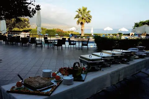 Karavados Beach Hotel in Καραβάδος — foto 6
