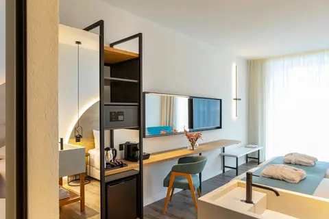 Flamingo Paradise Beach Hotel in Παραλίμνι — foto 4