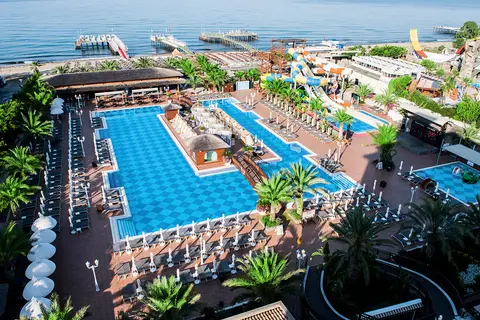 Quattro Beach Spa & Resort Hotel in Alaşehir — foto 2