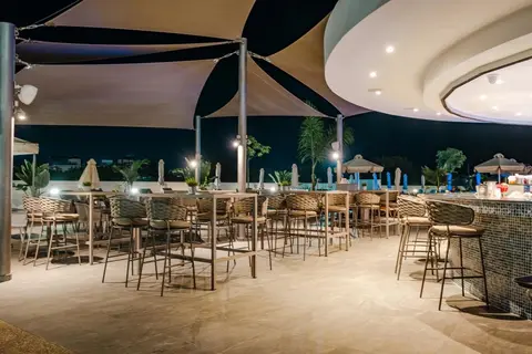 Kapetanios Bay Hotel in Παραλίμνι — foto 18