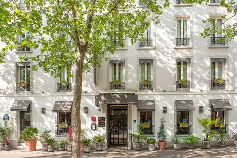 Hotel de la Porte Doree in Parijs