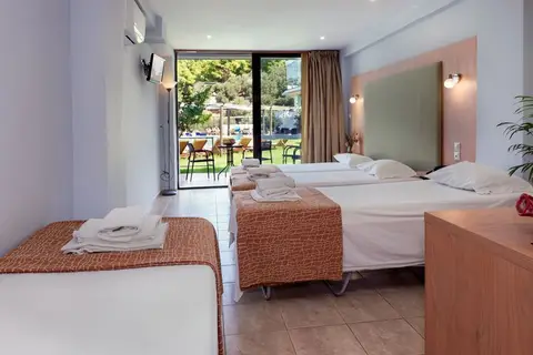 Hotel Punta in Καλύβια — foto 18