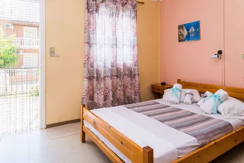 Roussas Studios & Appartementen in Laganas Municipal Unit