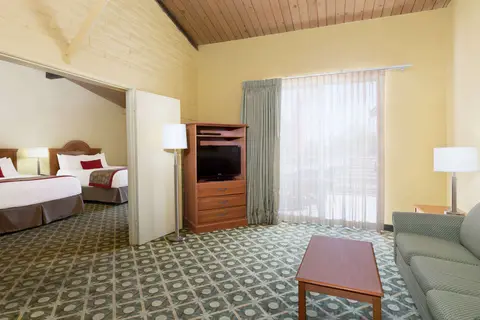 Ramada by Wyndham Santa Barbara in Santa Barbara — foto 12