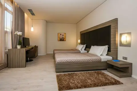 Sky Hotel Tirana in Tirana — foto 2