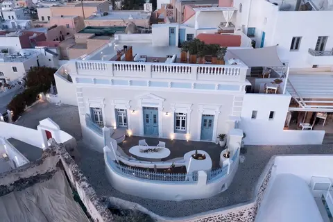 Oia Mansion in Pizza Santorini