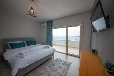Aerial Hotel in Vlora — foto 23