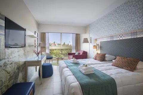 Leonardo Laura Beach & Splash Resort in Paphos — foto 30