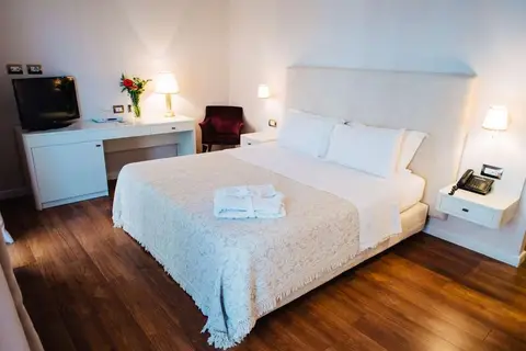 Sar'Otel in Tirana — foto 2